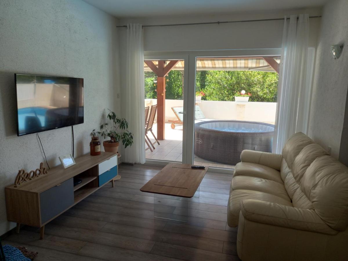 Vila Brig 108 - Private Swimming Pool And Jacuzzi Rijeka Eksteriør bilde